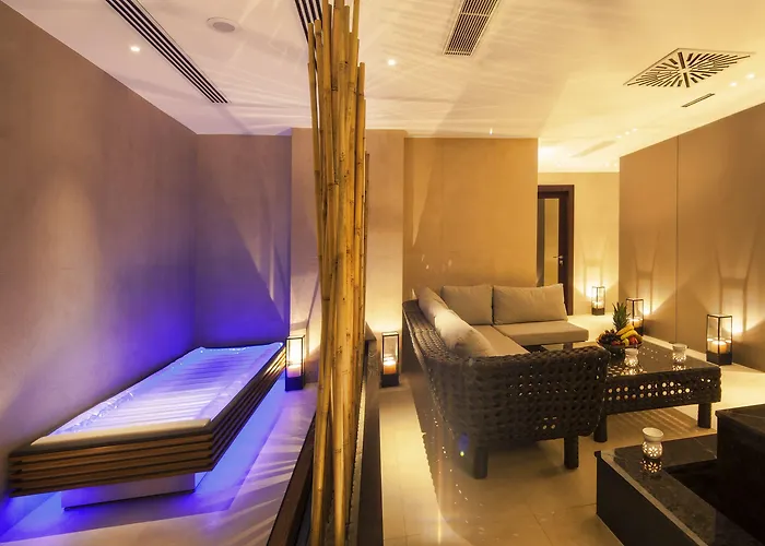 Отель Lasagrada 5*