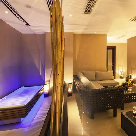 Hotel Lasagrada 5*