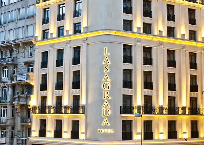 Отель Lasagrada 5*