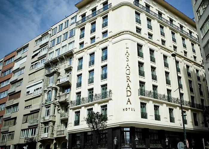 Отель Lasagrada 5*